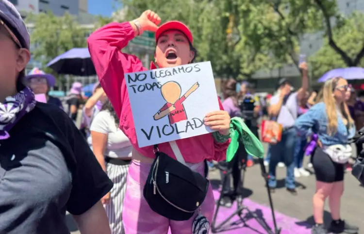 Mujeres exigen desafuero de Blanco