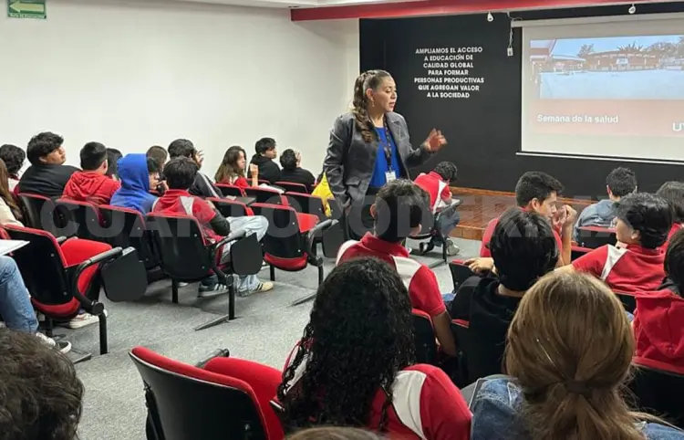 FGR imparte pláticas a estudiantes del estado