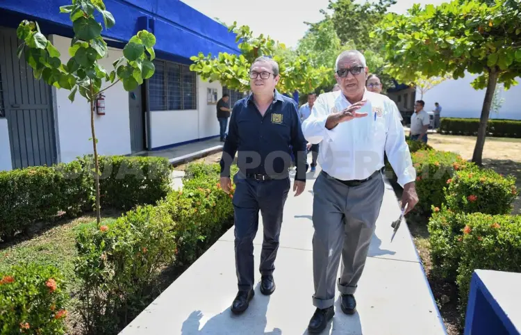 Oswaldo Chacón Rojas realiza visita al Campus IX