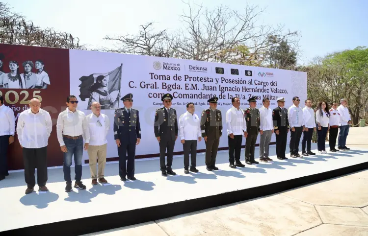 Atestigua toma de protesta del mando militar