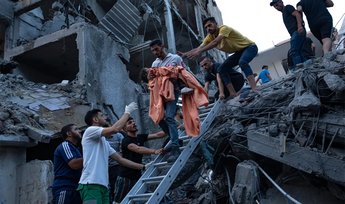 Israel ataca escuela en Gaza; entre los 27 muertos, niños