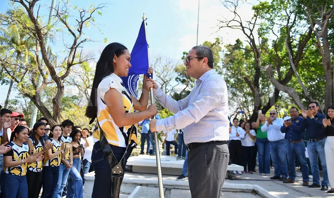 Abanderan a delegación rumbo a Universiada