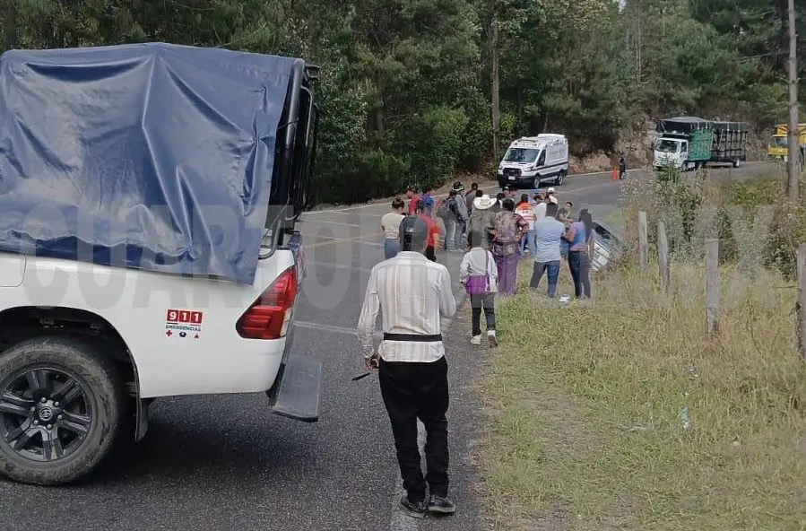 Encontronazo deja dos heridos y daños