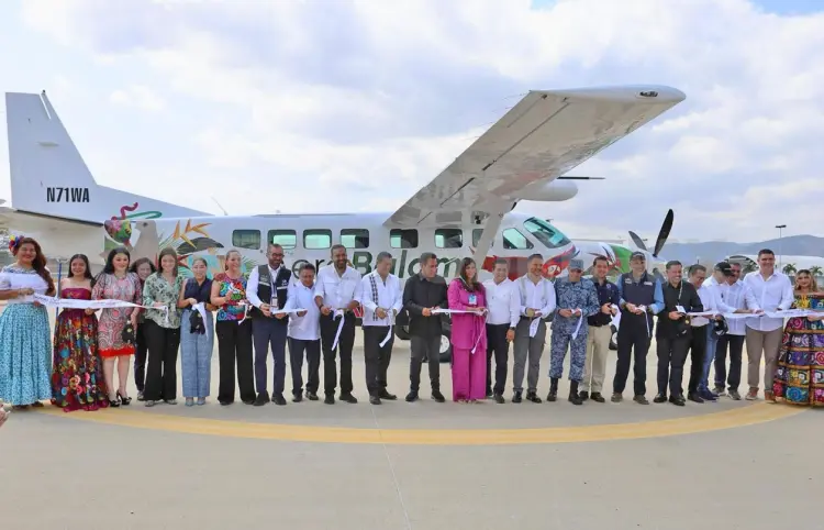 Eduardo Ramírez inaugura AeroBalam