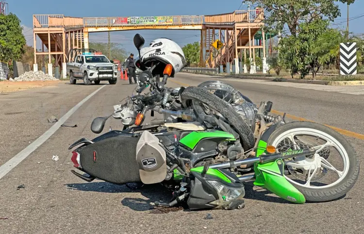 Se estampan motoristas y son hospitalizados