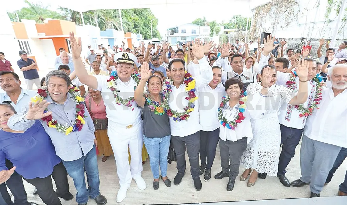 Durante la entrega de viviendas a familias del municipio de Huixtla y Tapachula, encabezado por el gobernador. CP
