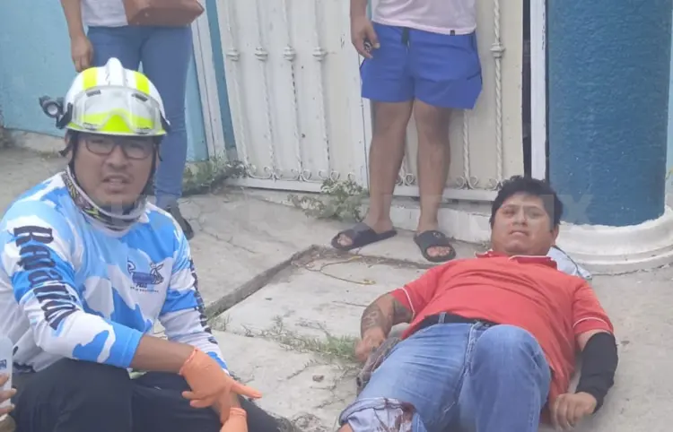 Motocicleta casi termina debajo de una pipa