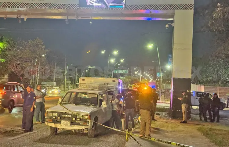 Tráiler se queda sin frenos y provoca caos