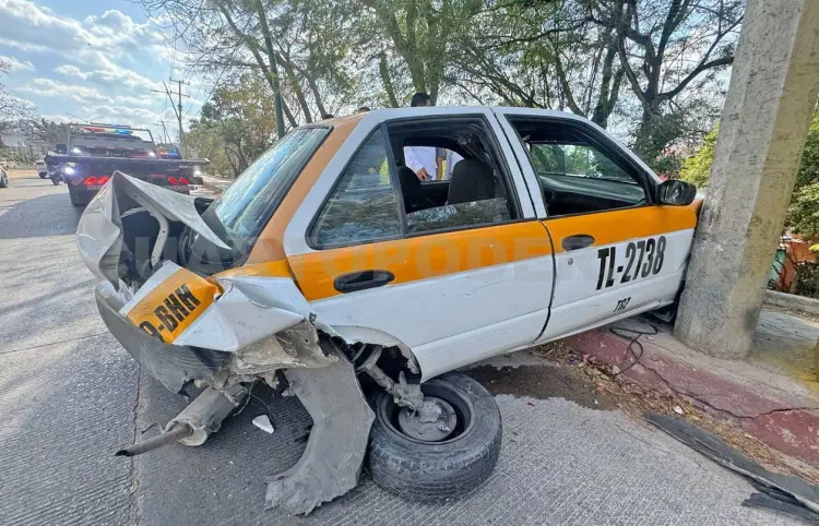 Un lesionado en colisión entre taxi y camioneta