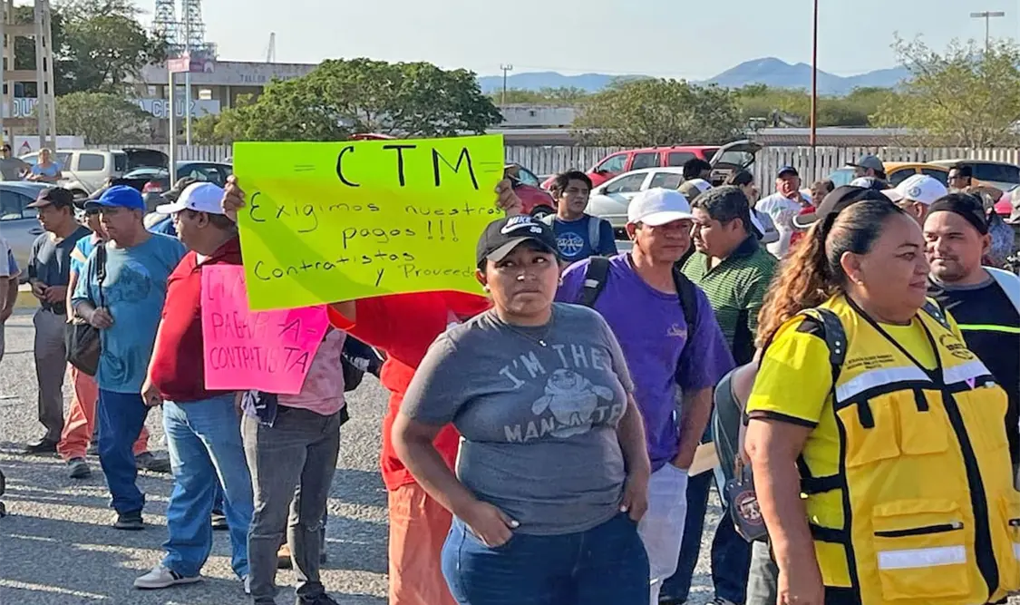 Protestan exigiendo a Pemex pago de adeudos desde 2023