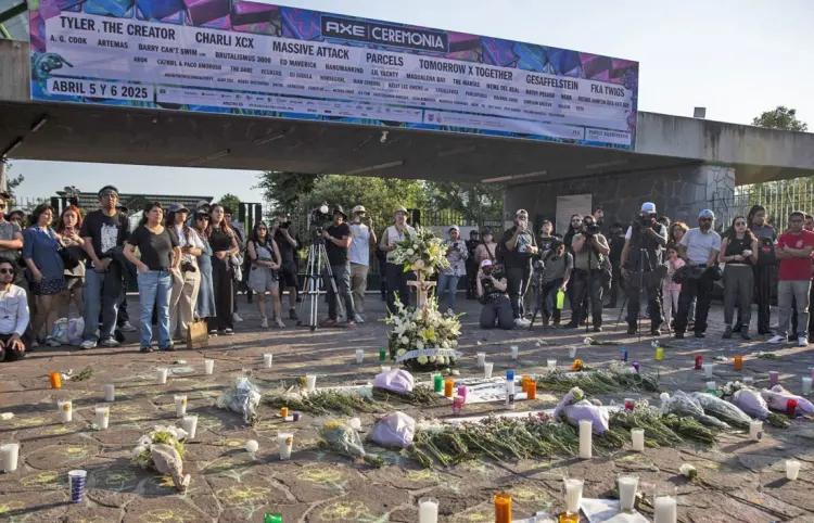 Despiden con memorial a víctimas de colapso
