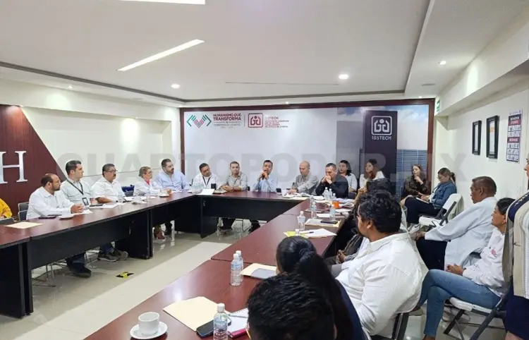 Encabeza Armando Barrios 2ª Reunión de Servicios Médicos
