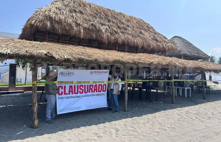 Clausuran construcciones en las playas de Tonalá