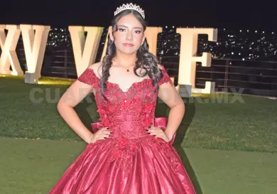 Valentina disfruta una magnífica velada