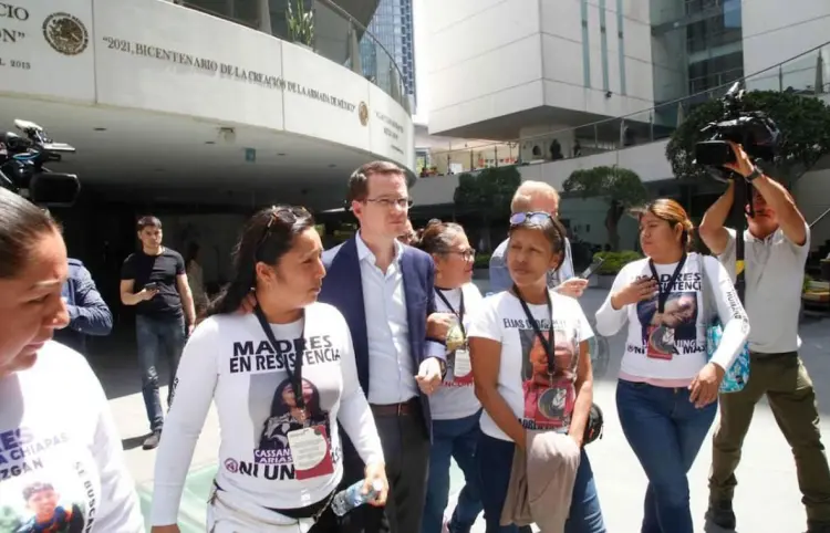 Madres buscadoras son recibidas en la Cámara Alta