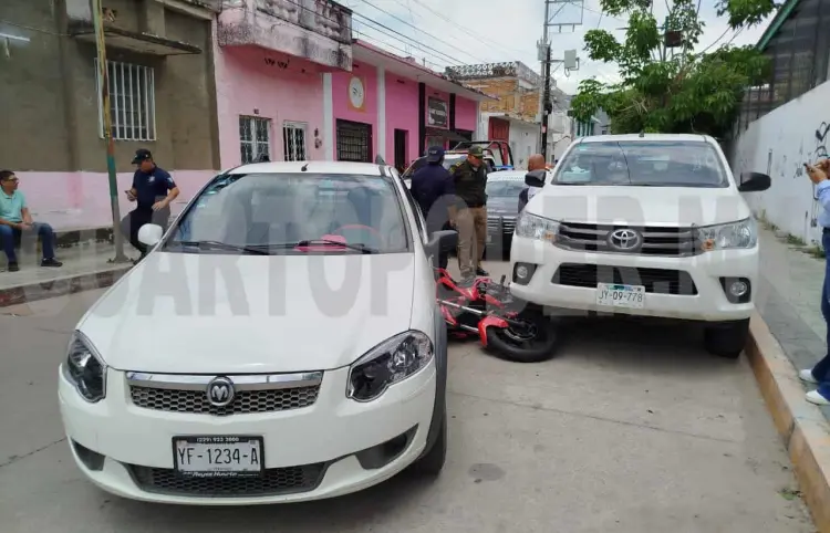 Choca en camioneta y acaba con lesiones graves
