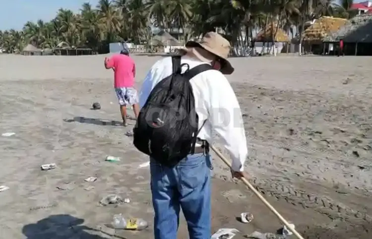 Realizan limpieza en playas de Puerto Arista