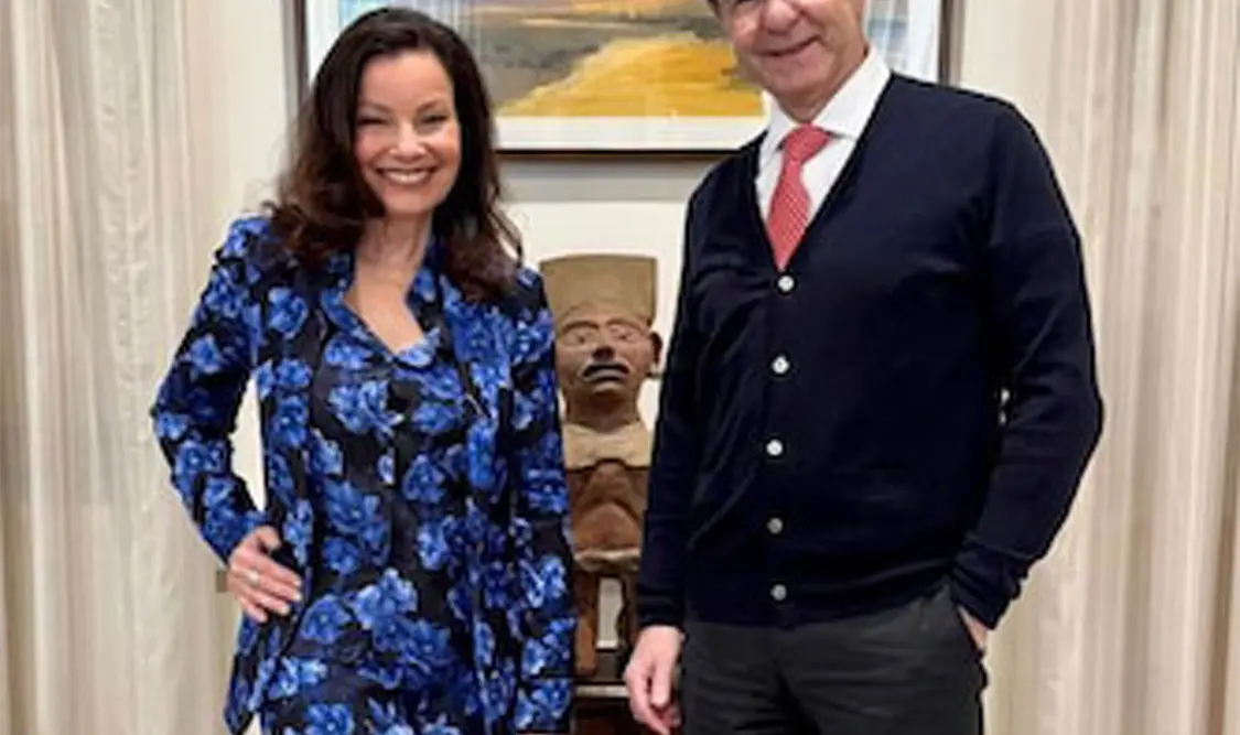 Moctezuma presume encuentro con actriz Fran Drescher