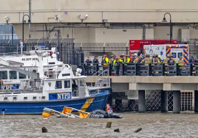 Se desploma helicóptero en el río Hudson; mueren seis