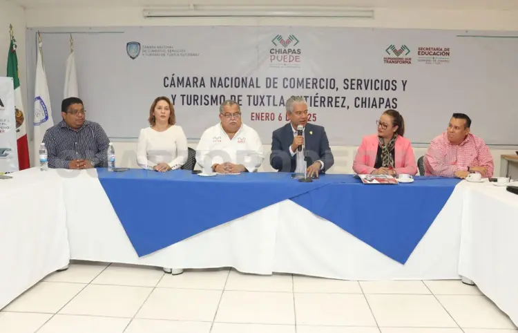 Firman alianza para impulsar posgrados entre empresarios