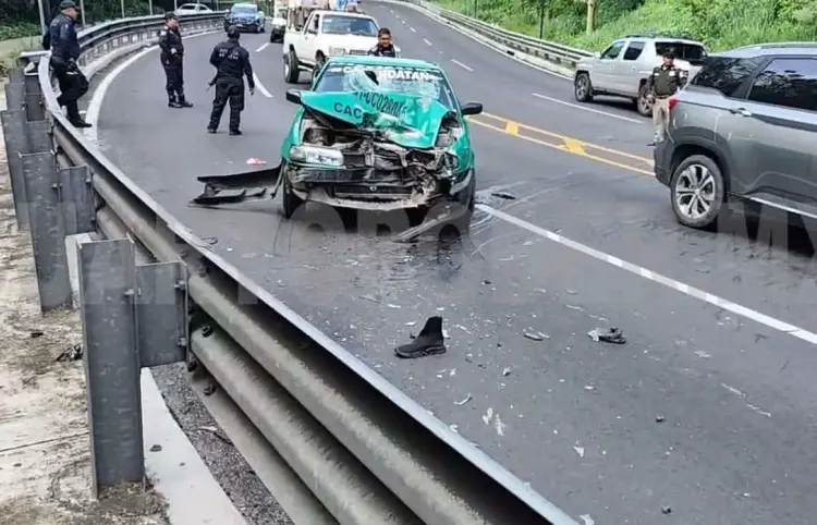 Motociclistas resultan contusionados en percance
