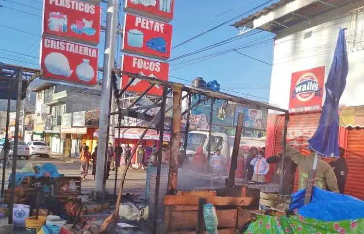 Locales comerciales fueron consumidos por las voraces llamas