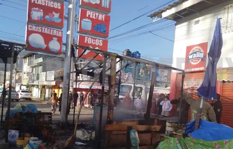 Locales comerciales fueron consumidos por el fuego