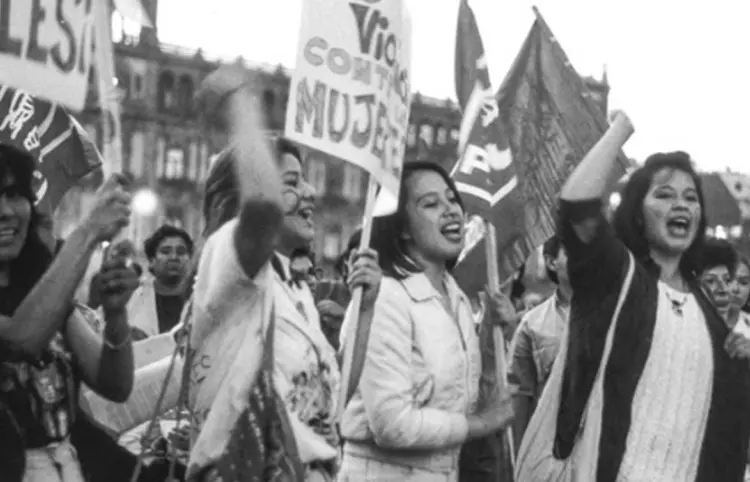 Dialogan sobre el feminismo