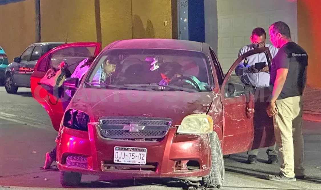 El taxista pasó confiado en la intersección de la 11.ª Poniente y 12.ª Sur, sin darse cuenta de que circulaba cerca el Aveo. Ulises Villalobos / CP