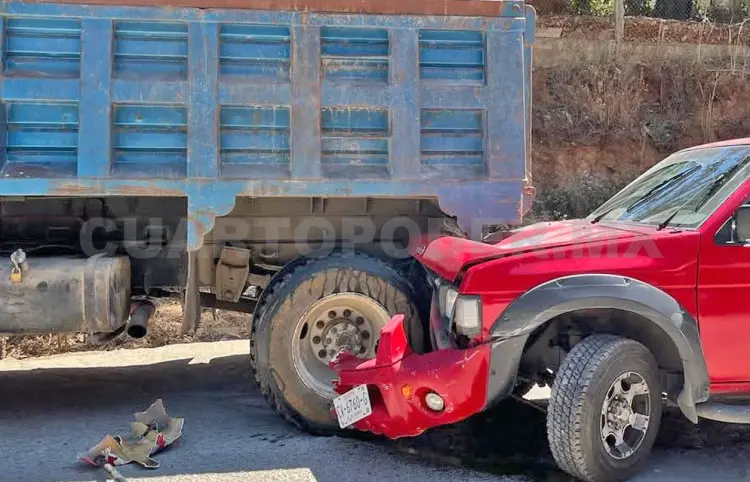 Se estrella al intentar huir con camioneta robada