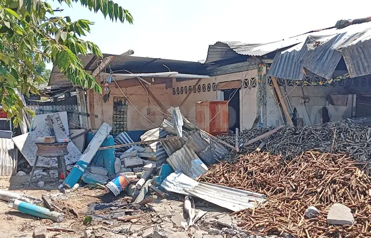 Camión cañero destruye vivienda