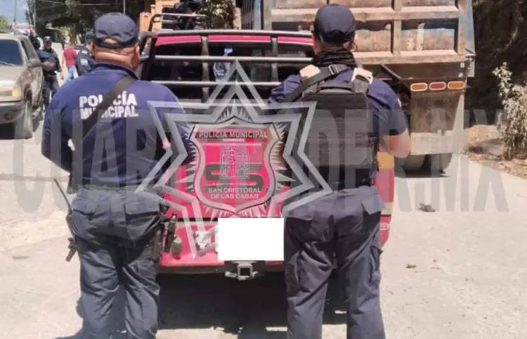 Se estrella al intentar huir con camioneta robada