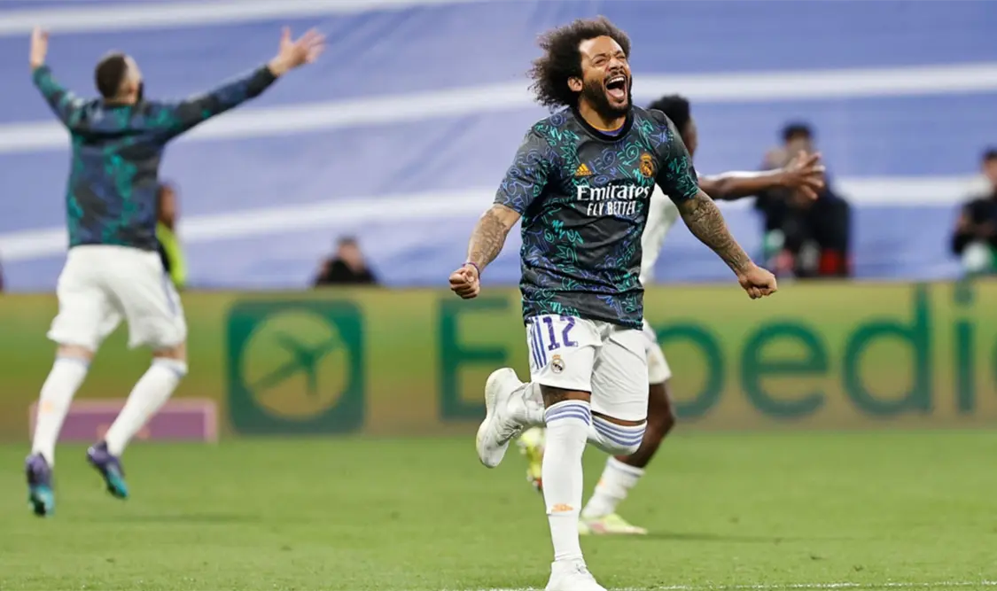 Marcelo marca golazo con las leyendas del Real Madrid
