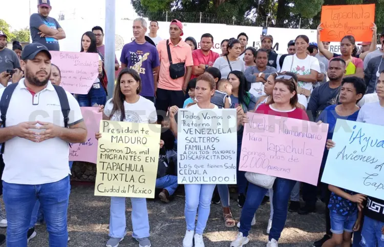 Venezolanos buscan apoyo para retornar