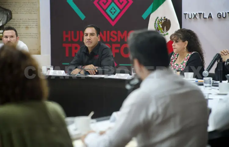 Encabeza ERA reunión con miembros del Gabinete Legal