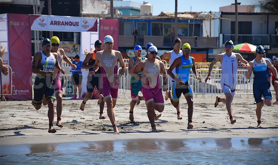 Miguel Cáceres con boleto en Acuatlón
