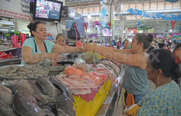 Repunta la venta de pescados y mariscos en Semana Mayor
