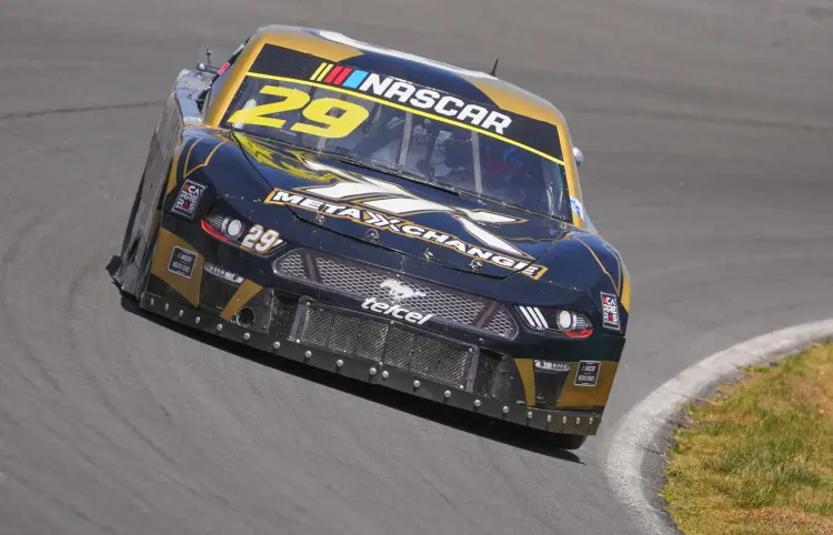 Koke de la Parra saborea victoria en Nascar