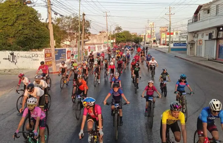 Atletas brillan en la 5ª Vuelta Ligres 2025