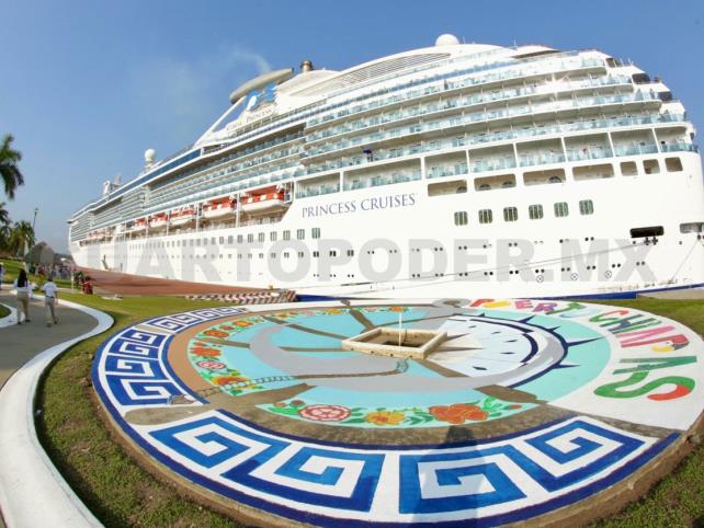 Dos cruceros arribaron en Puerto Chiapas