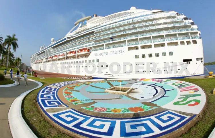 Dos cruceros arribaron en Puerto Chiapas