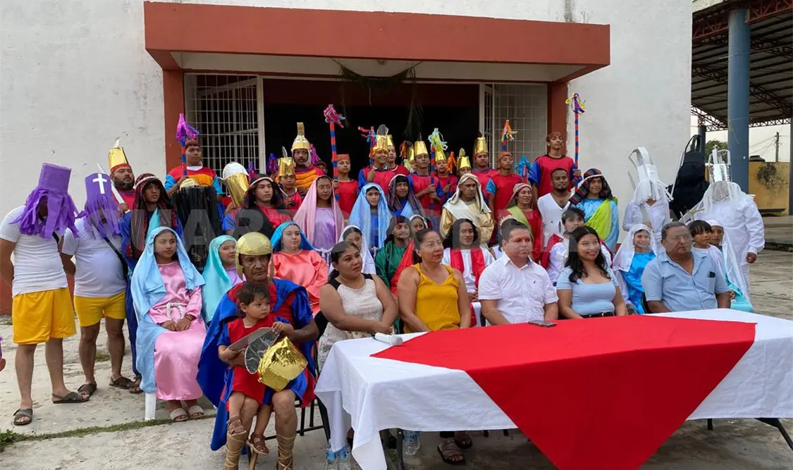 Cumplen más de 70 años de representar el Viacrucis