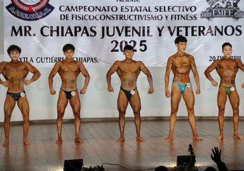 Titanes de las pesas lucen en Semana Santa
