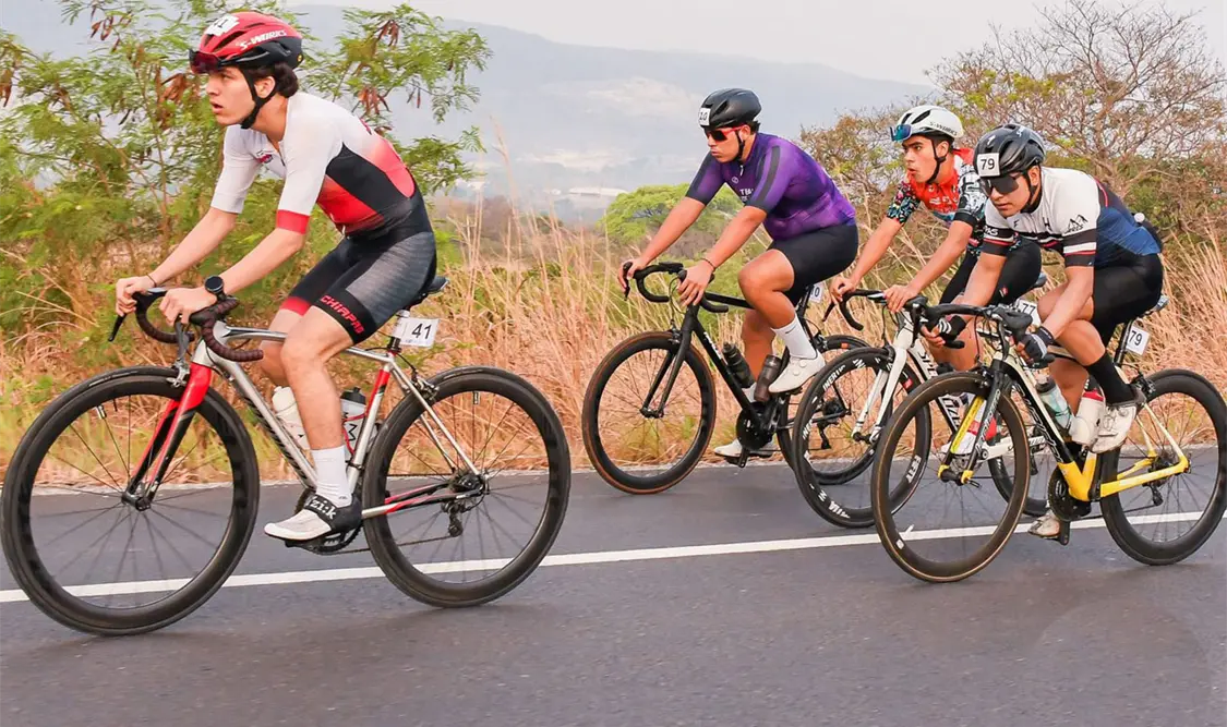 Atletas triunfan en la 5ª Vuelta Ligres 2025