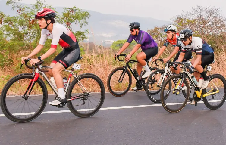 Atletas triunfan en la 5ª Vuelta Ligres 2025