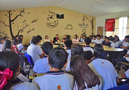 Llevan Café Literario al Cobach