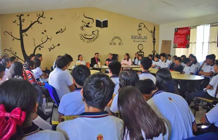 Llevan Café Literario al Cobach