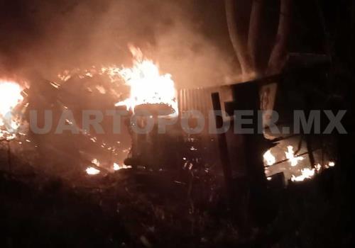 Torton se quema entre la maleza tras colisión