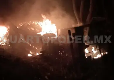 Torton se quema entre la maleza tras colisión