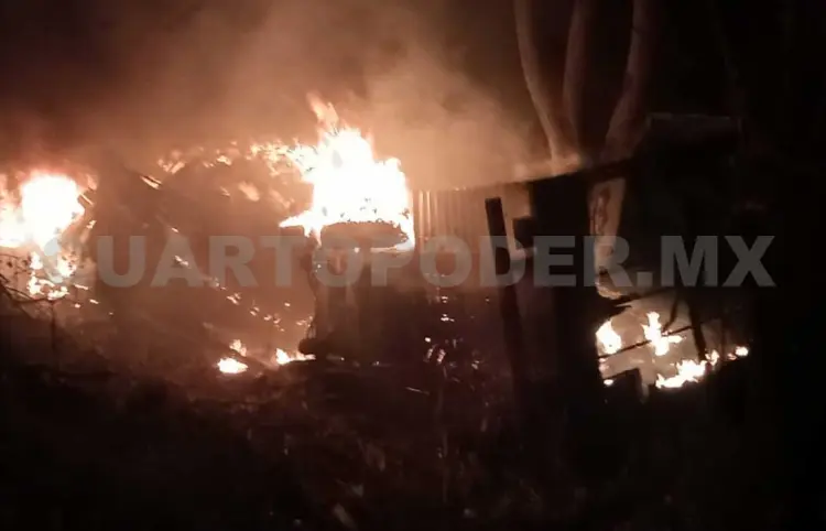 Torton se quema entre la maleza tras colisión